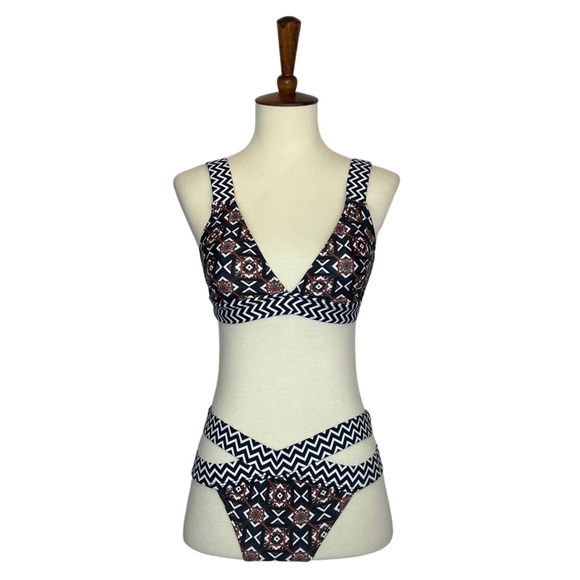 Strappy Black & White Chevron Geometric Bandage Bikini - Picture 5 of 15